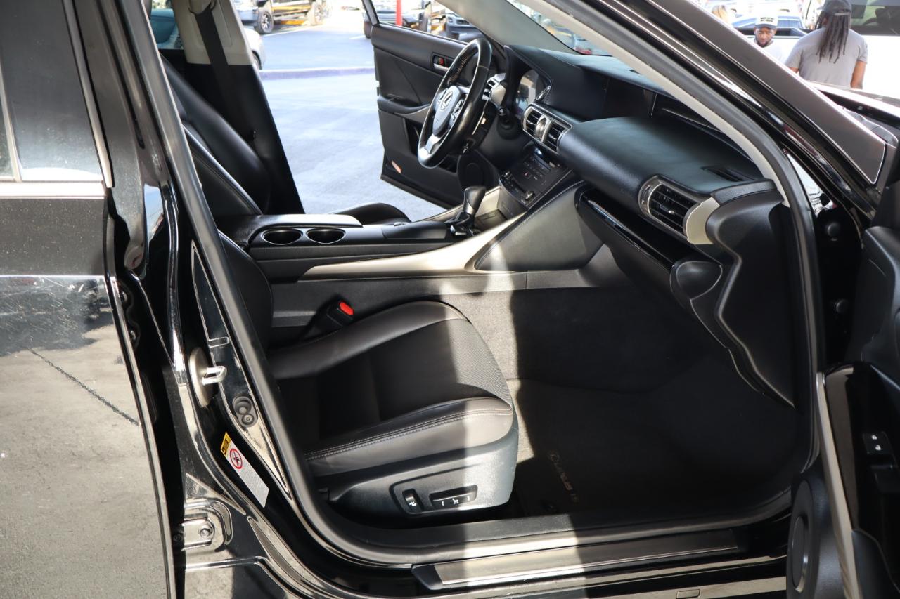 Lexus IS 350 4dr Sdn RWD 2016