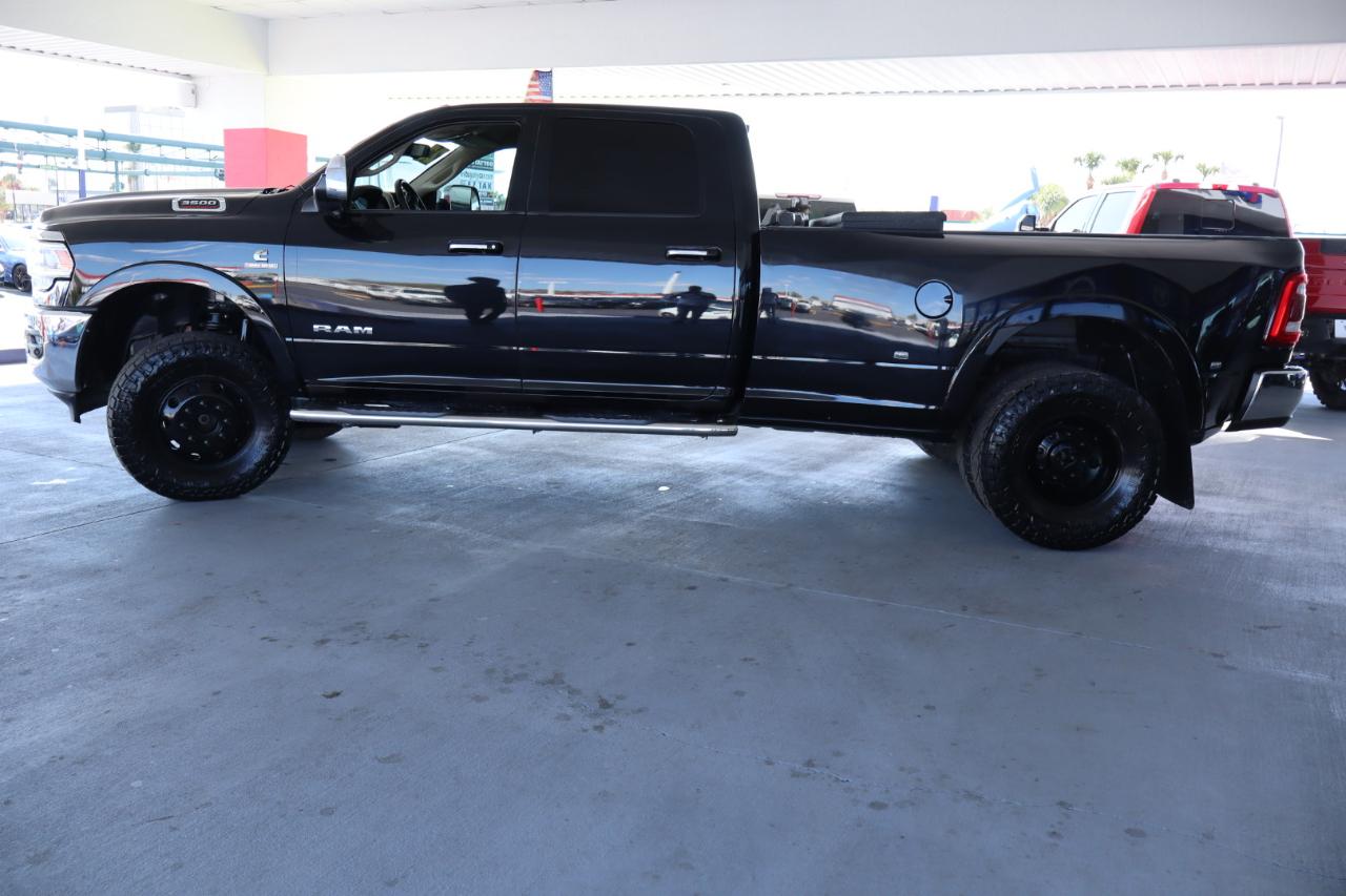 RAM 3500 Laramie 4x4 Crew Cab 8' Box 2022