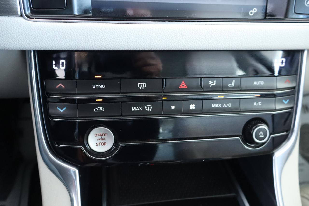 Jaguar XF 4dr Sdn 35t Prestige RWD 2016