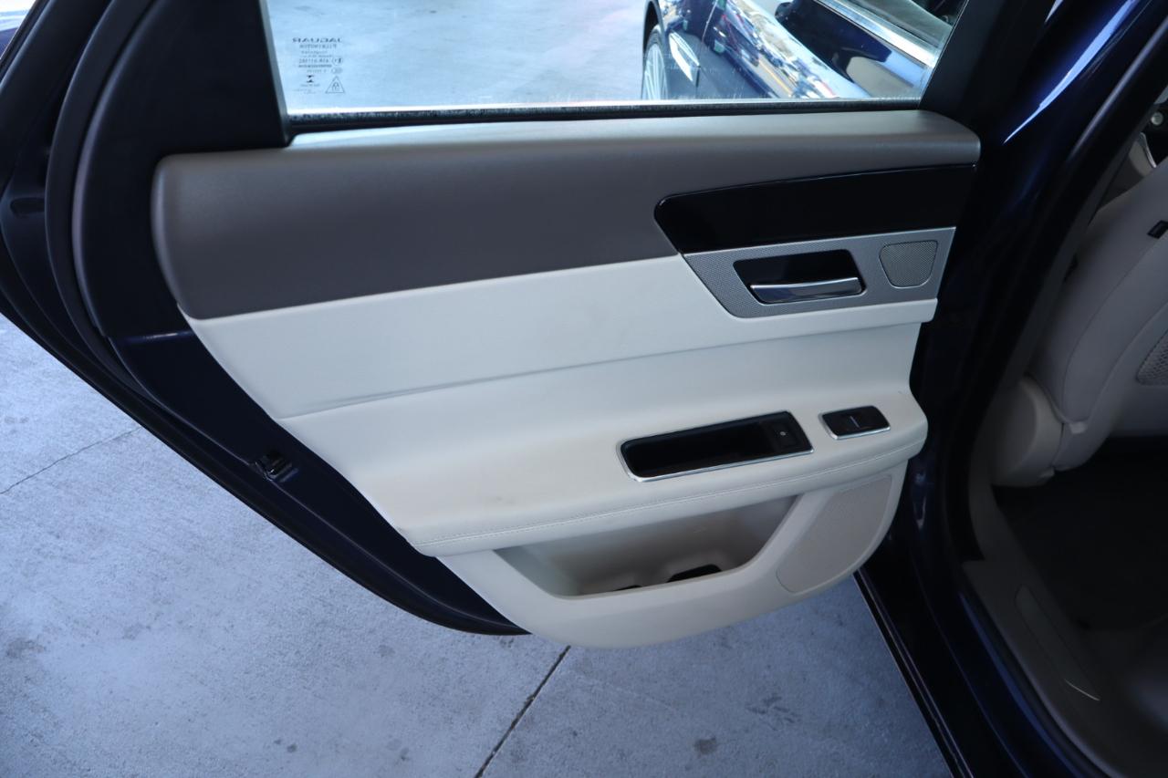 Jaguar XF 4dr Sdn 35t Prestige RWD 2016