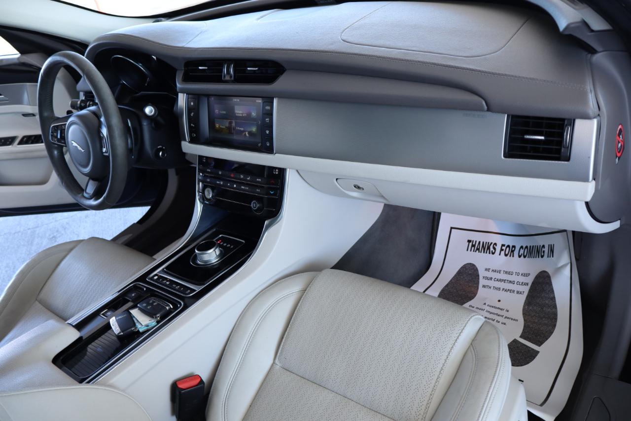 Jaguar XF 4dr Sdn 35t Prestige RWD 2016