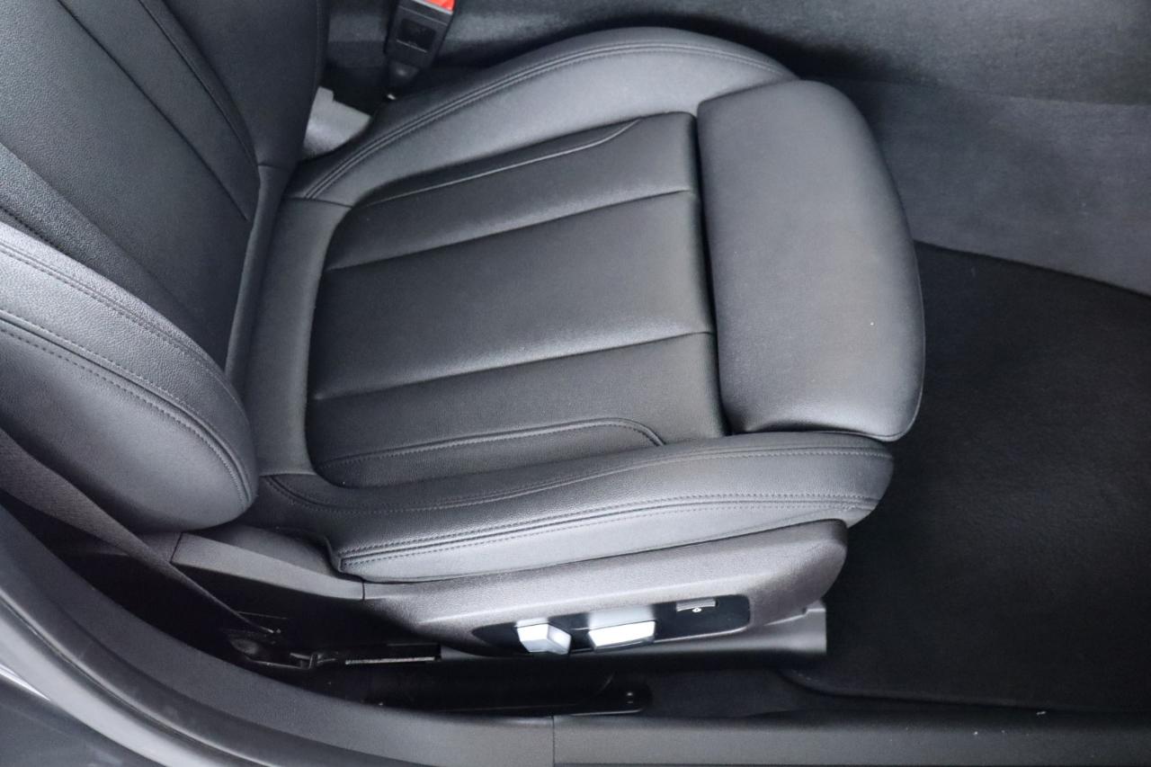 BMW 3 Series 330i xDrive Sedan North America 2020