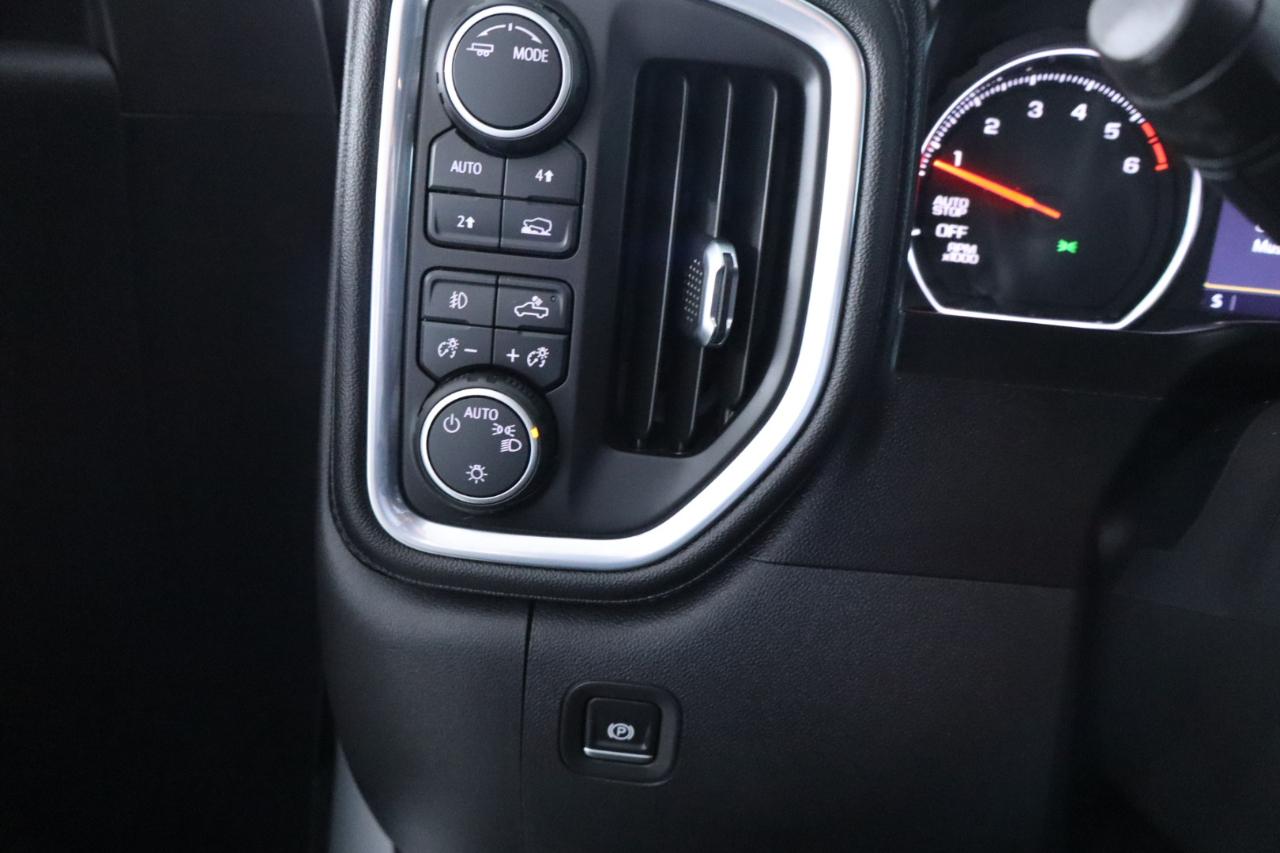 Chevrolet Silverado 1500 4WD Crew Cab 157" RST 2021