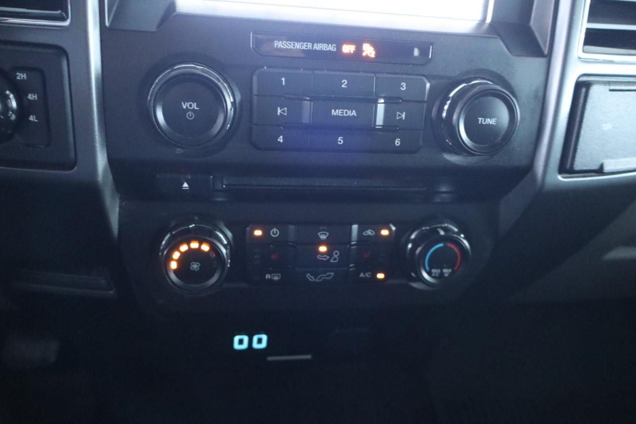 Ford F-150 4WD SuperCrew 145" Lariat 2018