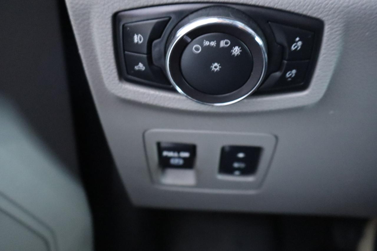 Ford F-150 4WD SuperCrew 145" Lariat 2018