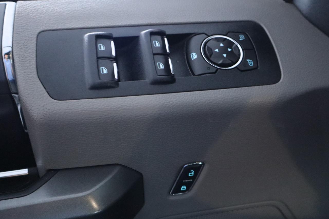 Ford F-150 4WD SuperCrew 145" Lariat 2018