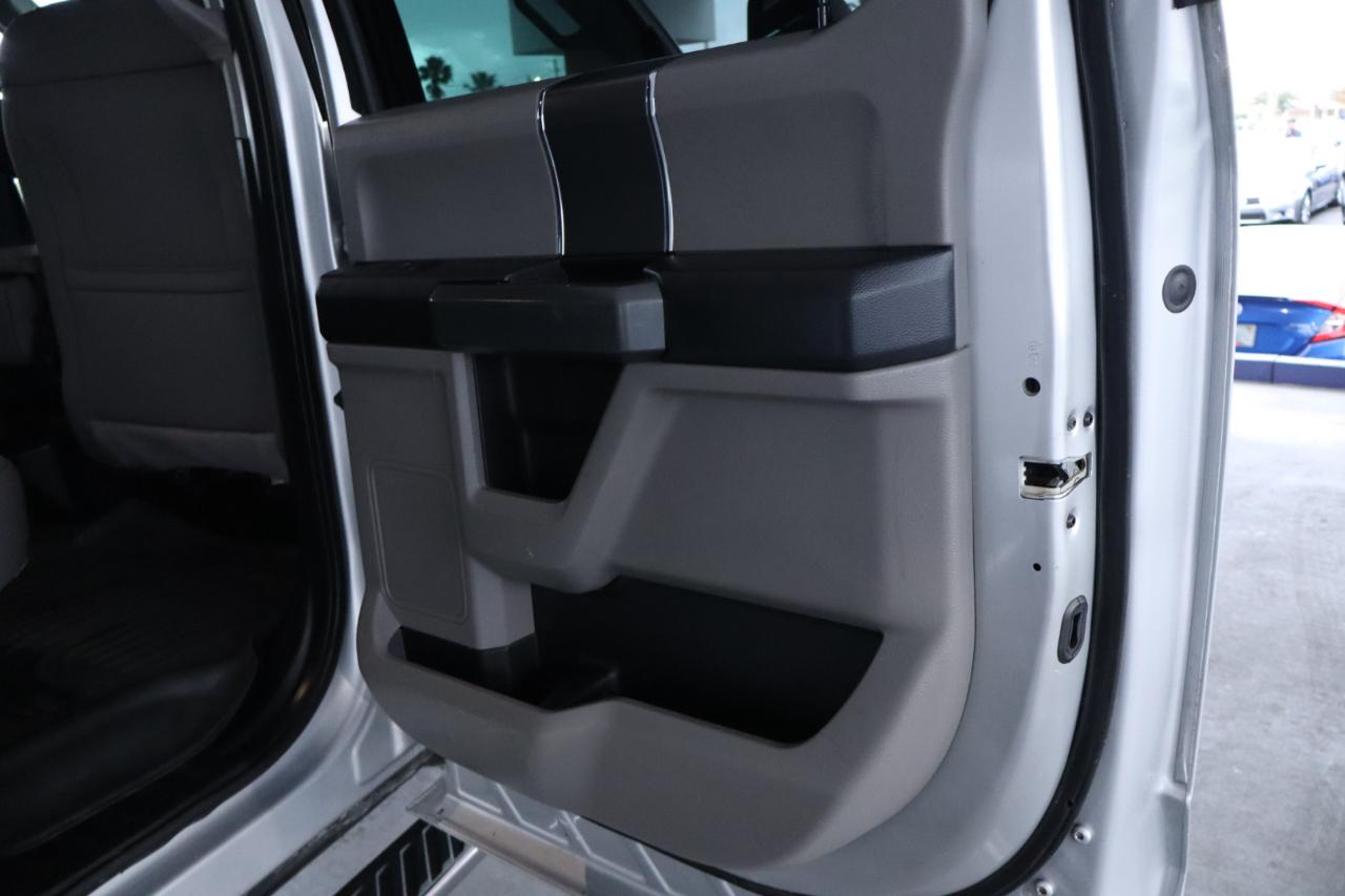 Ford F-150 4WD SuperCrew 145" Lariat 2018