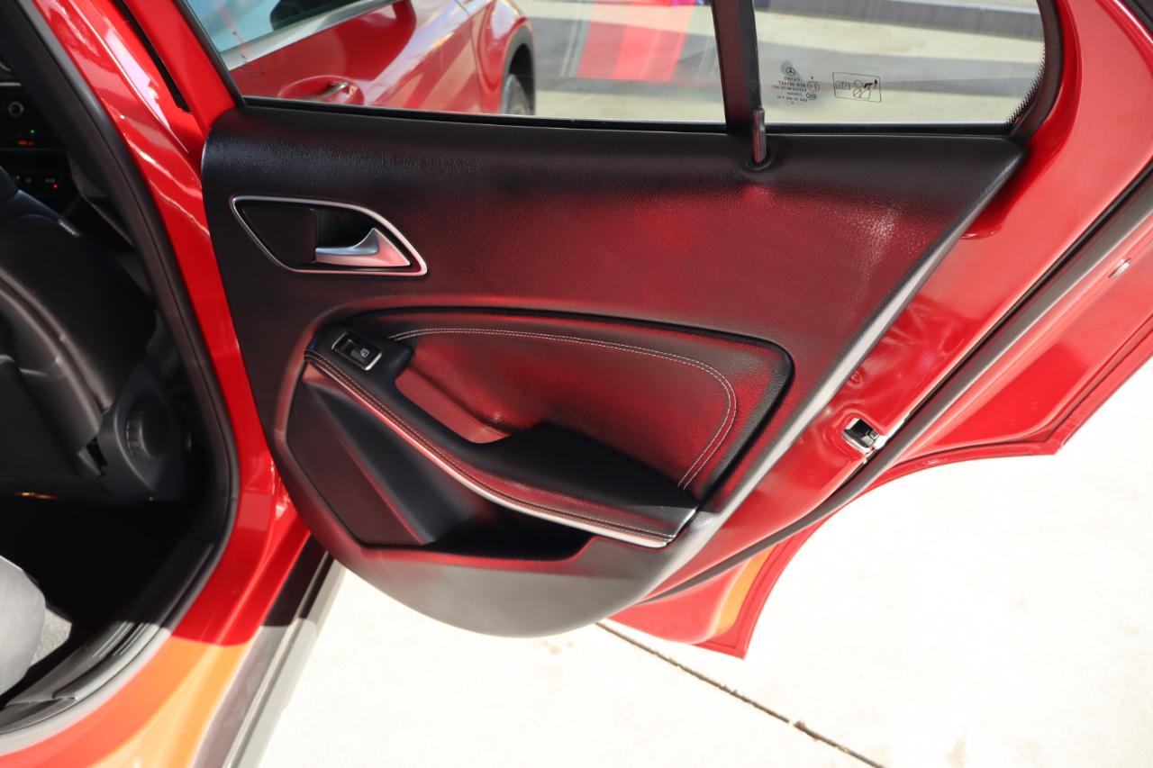 Mercedes-Benz GLA FWD 4dr GLA 250 2016