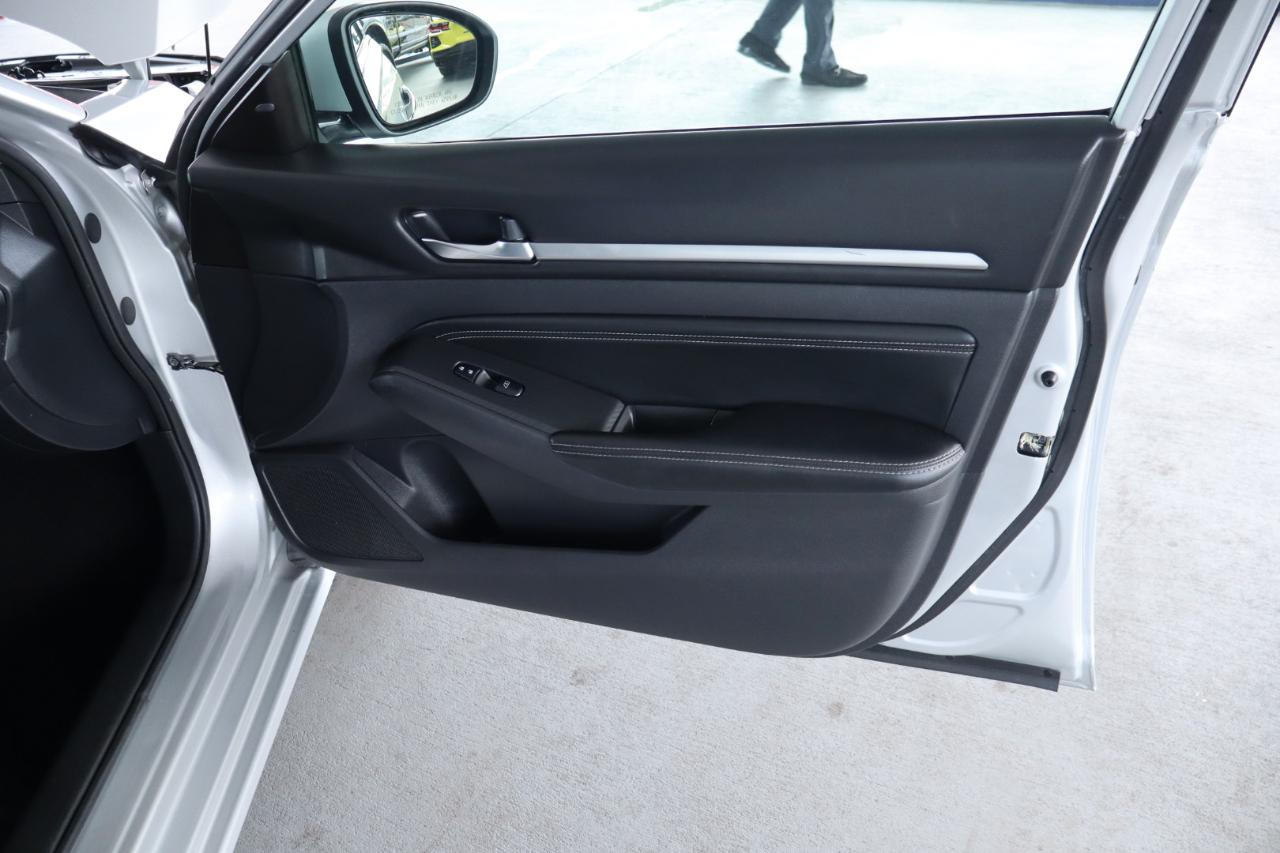 Nissan Altima 2.5 SV Sedan 2019