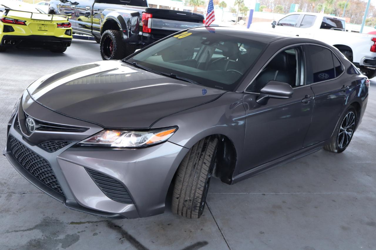 Toyota Camry SE Auto (Natl) 2020