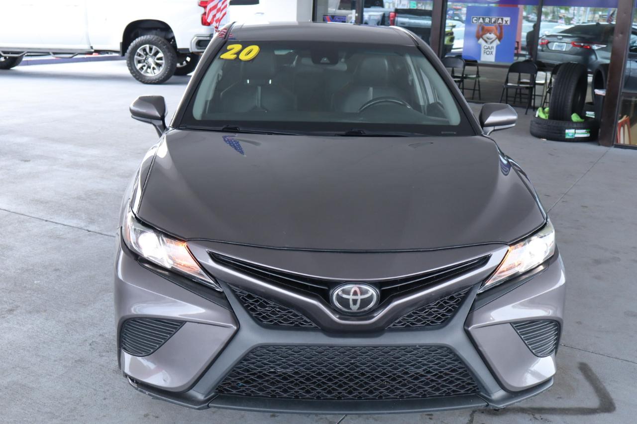 Toyota Camry SE Auto (Natl) 2020