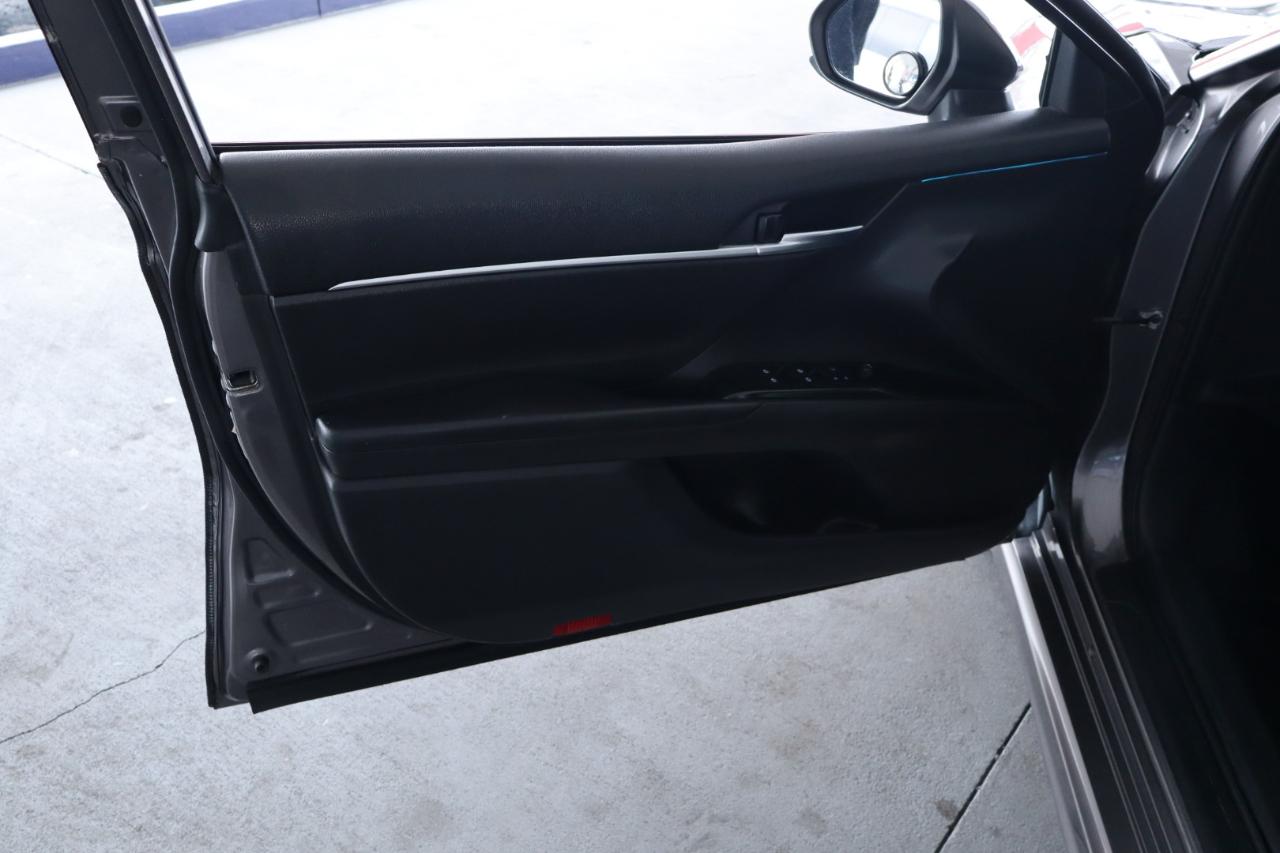 Toyota Camry SE Auto (Natl) 2020