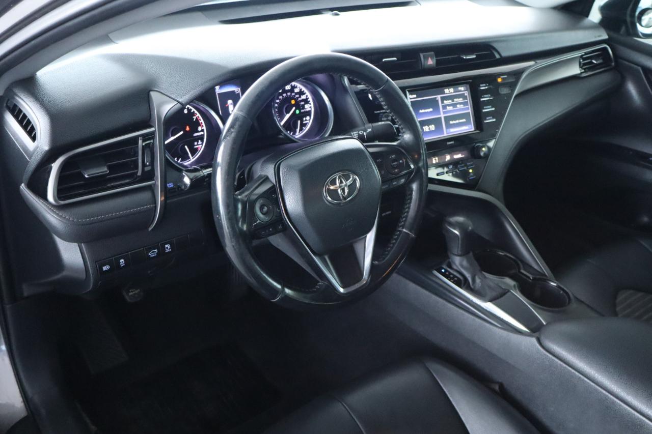 Toyota Camry SE Auto (Natl) 2020