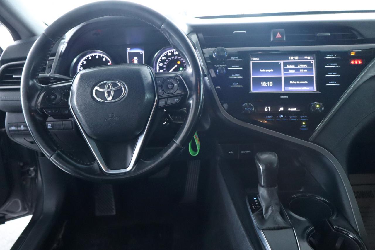 Toyota Camry SE Auto (Natl) 2020