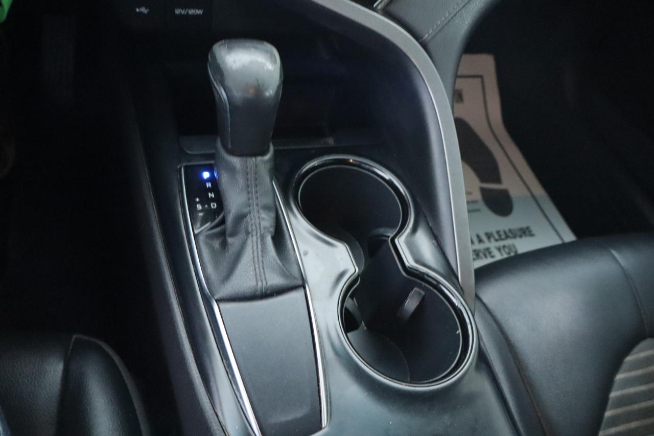 Toyota Camry SE Auto (Natl) 2020