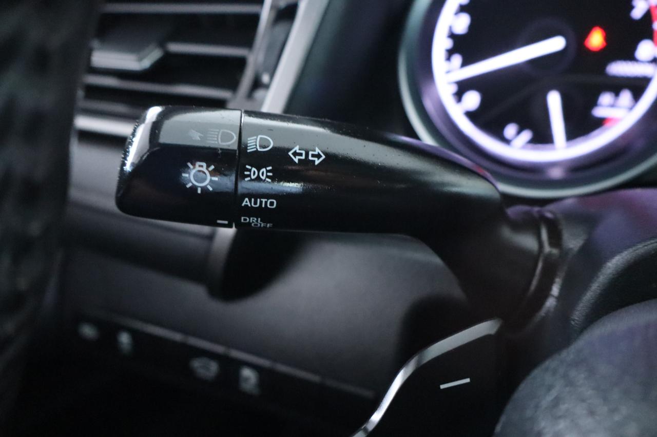 Toyota Camry SE Auto (Natl) 2020