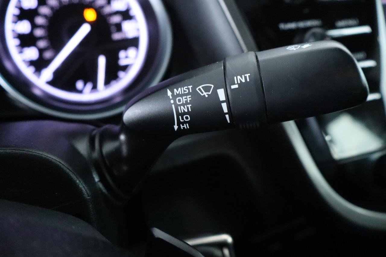 Toyota Camry SE Auto (Natl) 2020