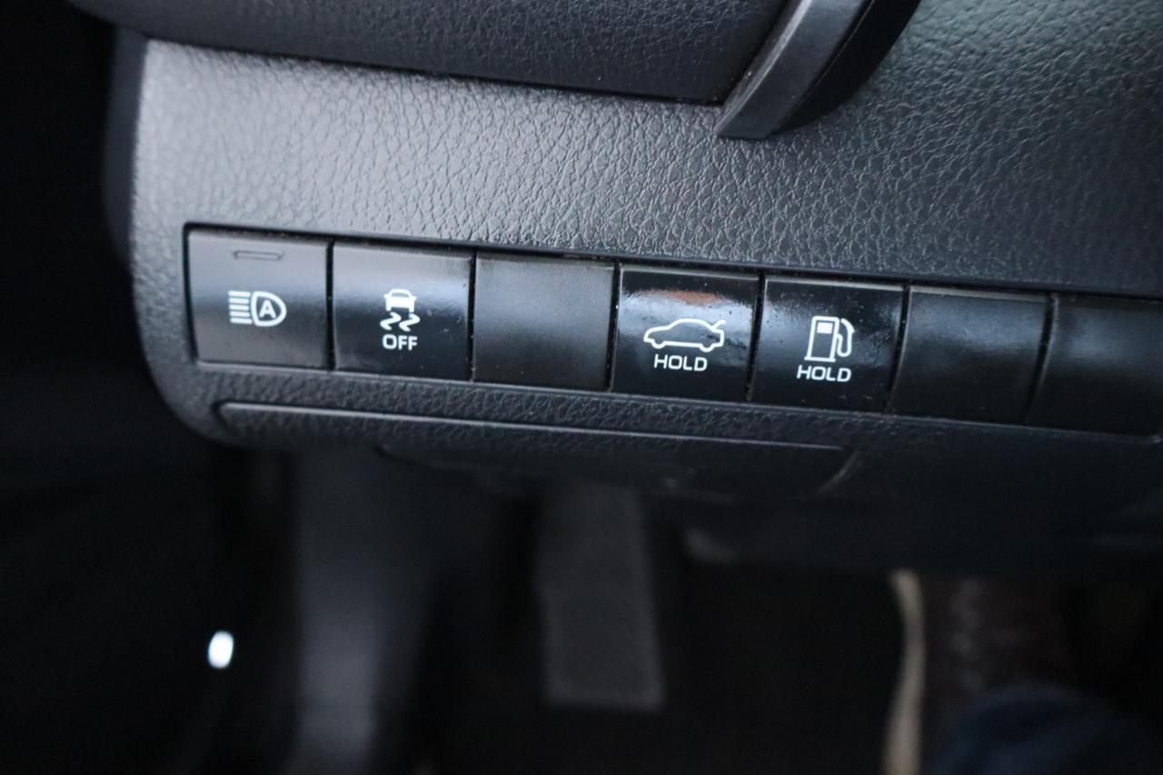 Toyota Camry SE Auto (Natl) 2020