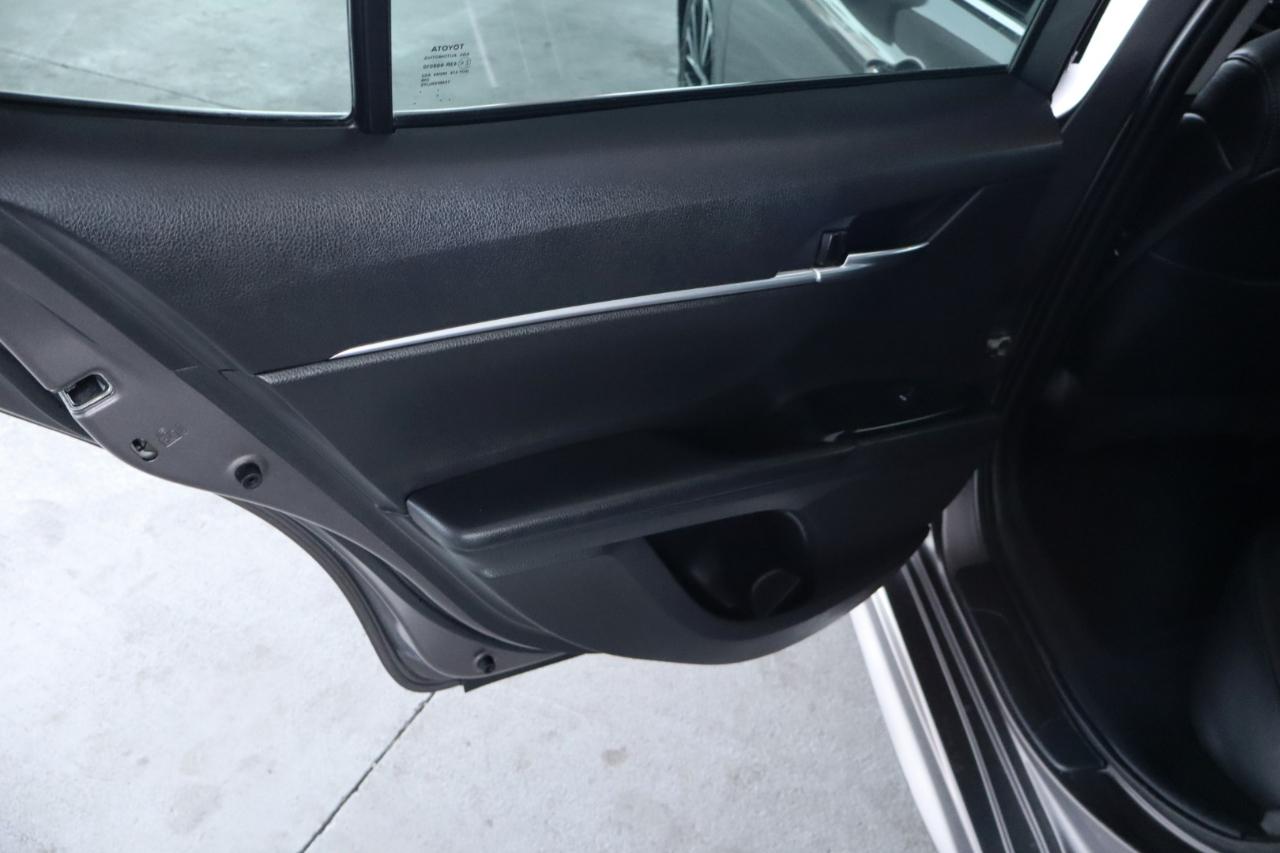 Toyota Camry SE Auto (Natl) 2020