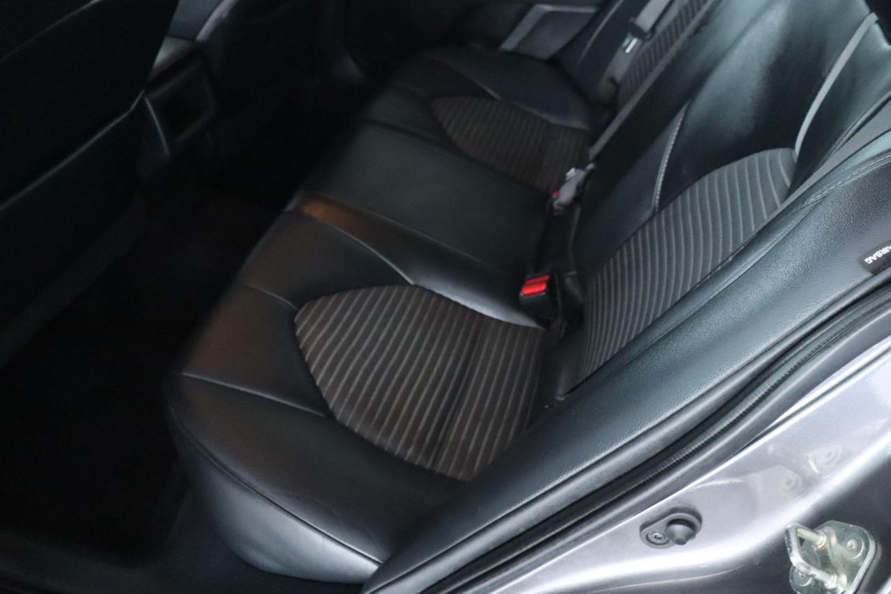 Toyota Camry SE Auto (Natl) 2020