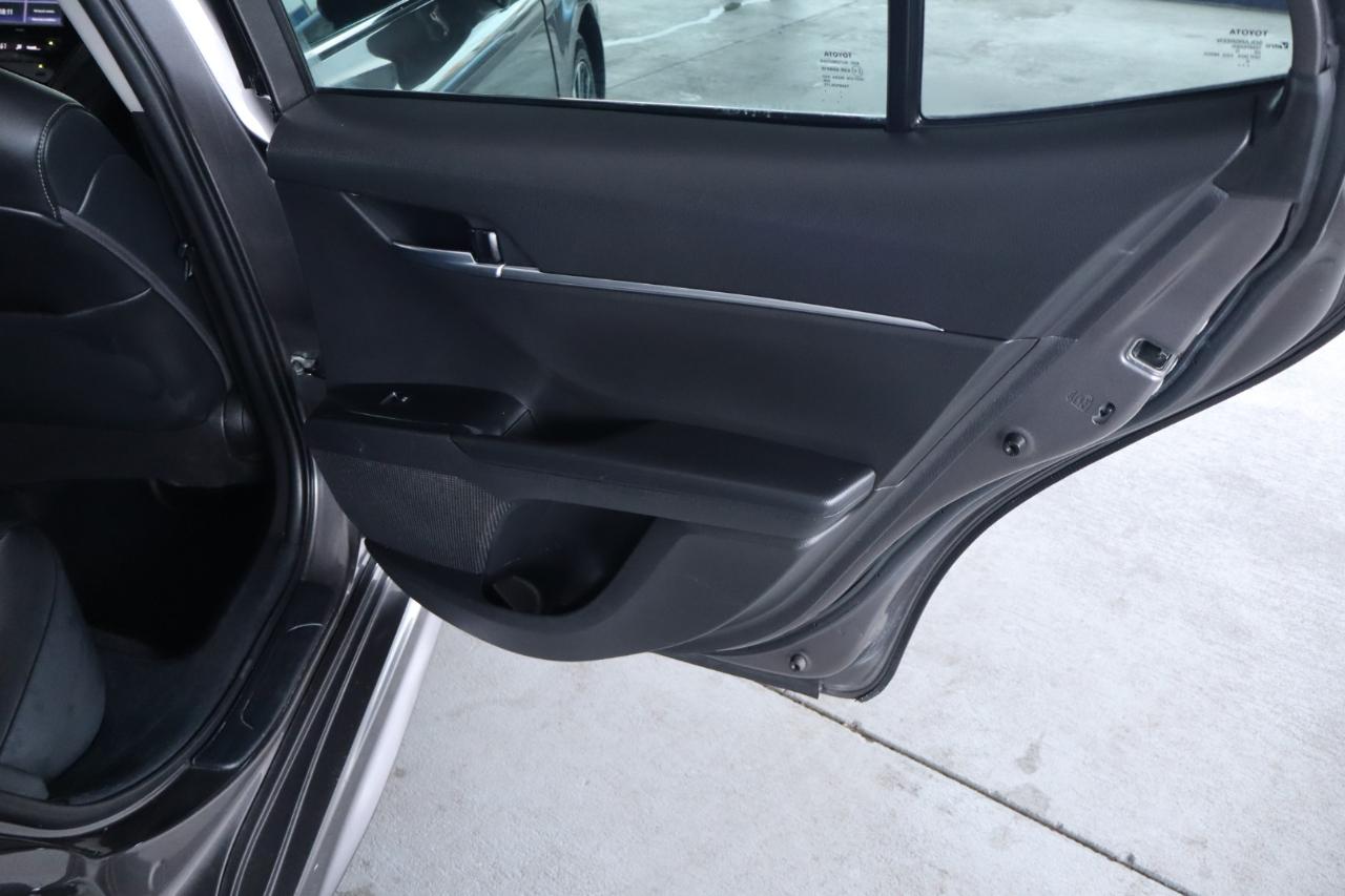 Toyota Camry SE Auto (Natl) 2020