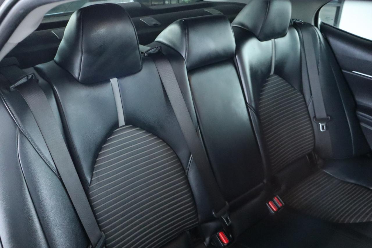 Toyota Camry SE Auto (Natl) 2020