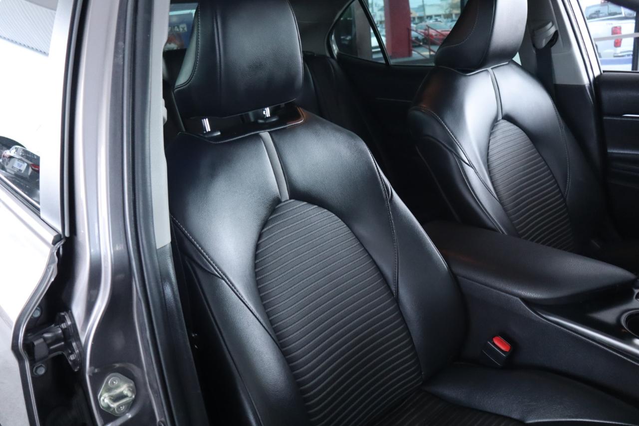 Toyota Camry SE Auto (Natl) 2020