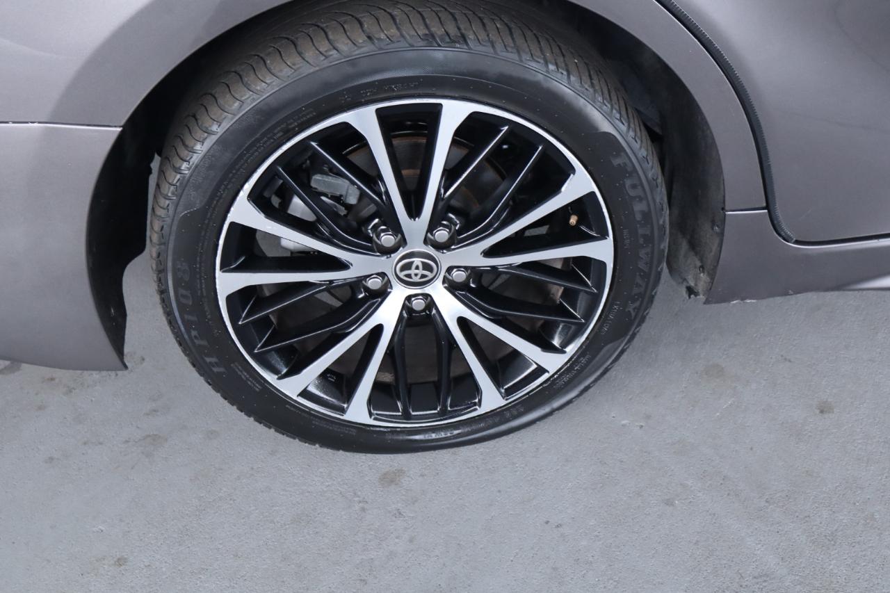 Toyota Camry SE Auto (Natl) 2020