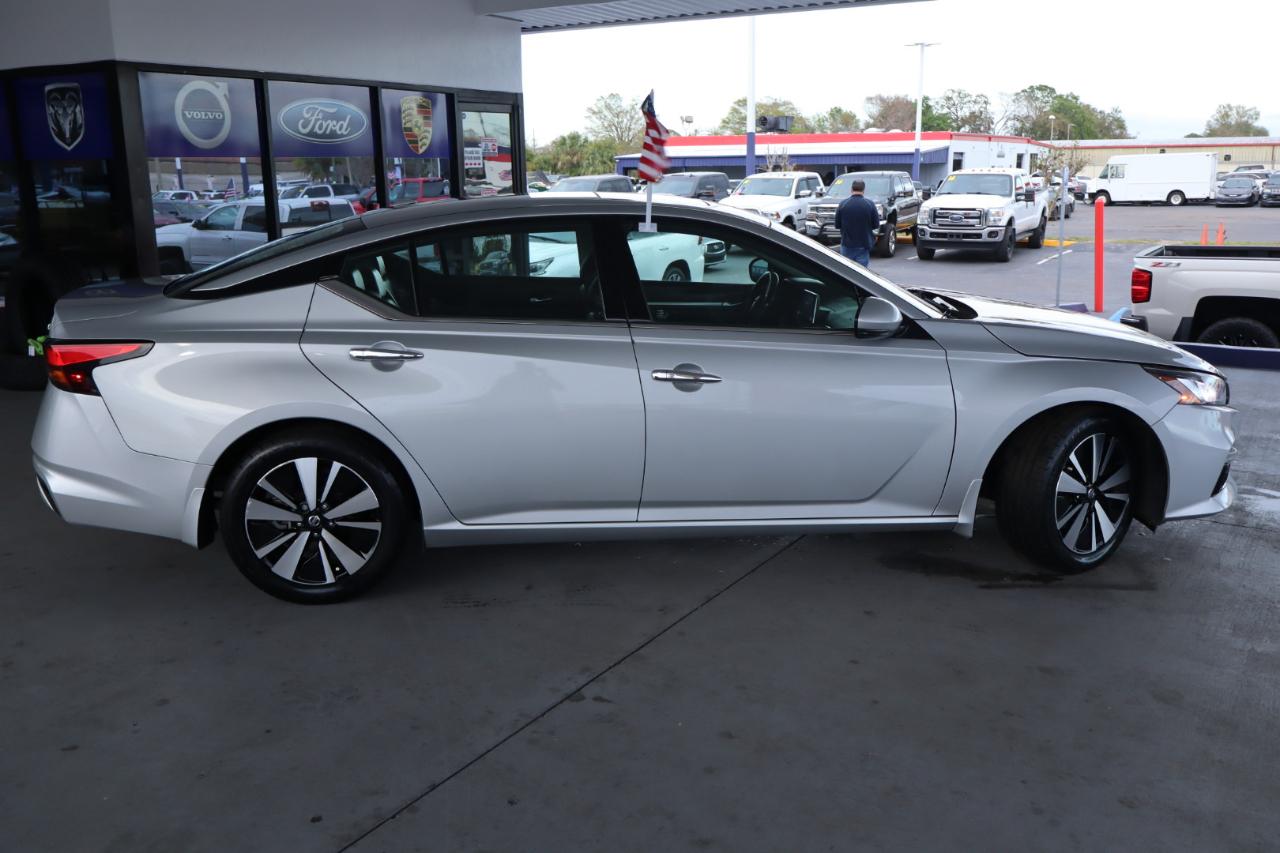 Nissan Altima 2.5 SL Sedan 2021