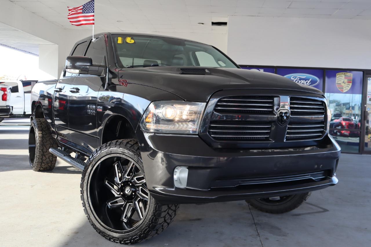 RAM 1500 4WD Quad Cab 140.5" Sport 2016