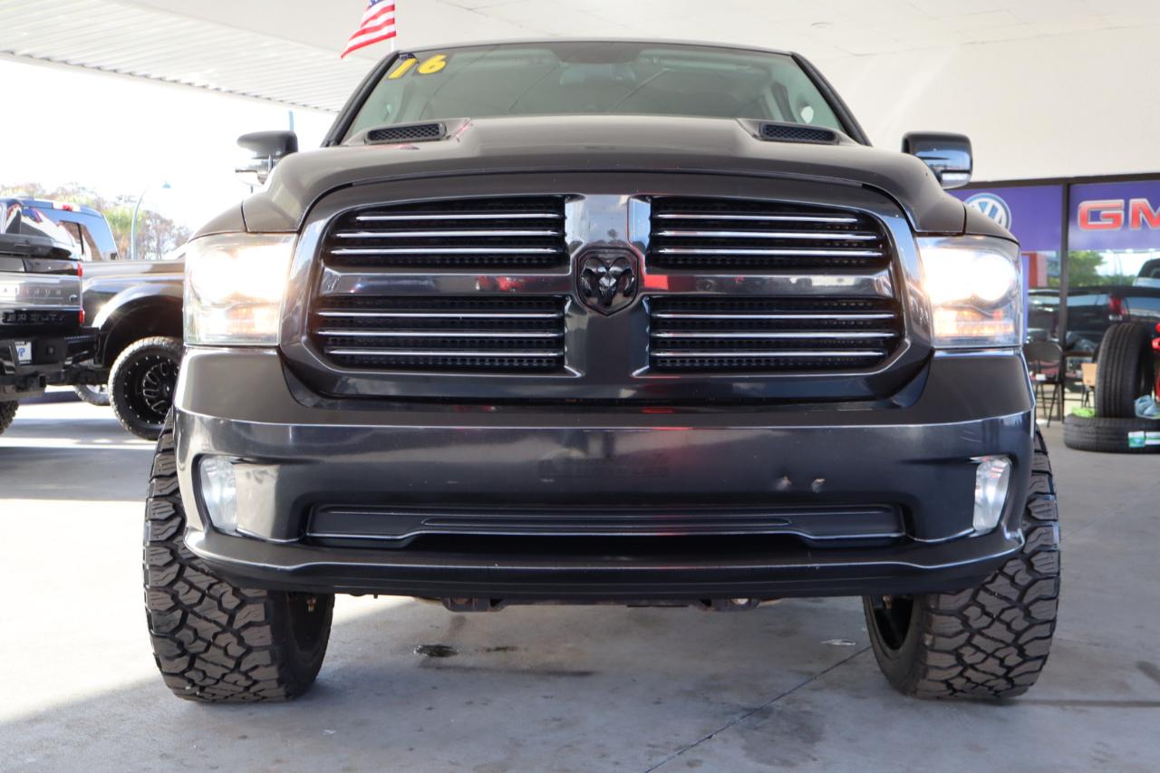 RAM 1500 4WD Quad Cab 140.5" Sport 2016