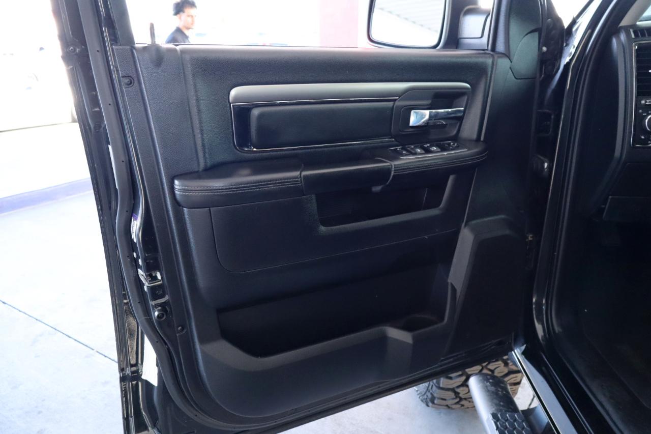 RAM 1500 4WD Quad Cab 140.5" Sport 2016