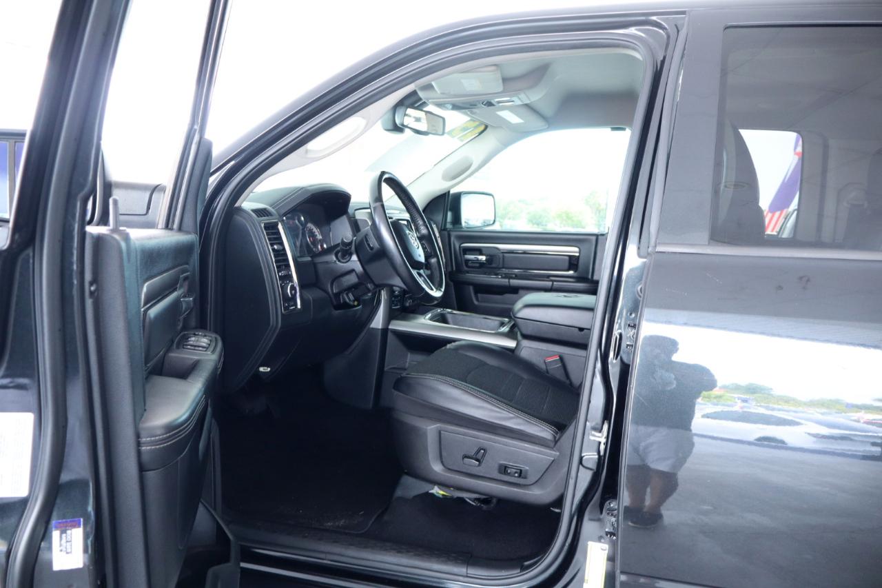 RAM 1500 4WD Quad Cab 140.5" Sport 2016