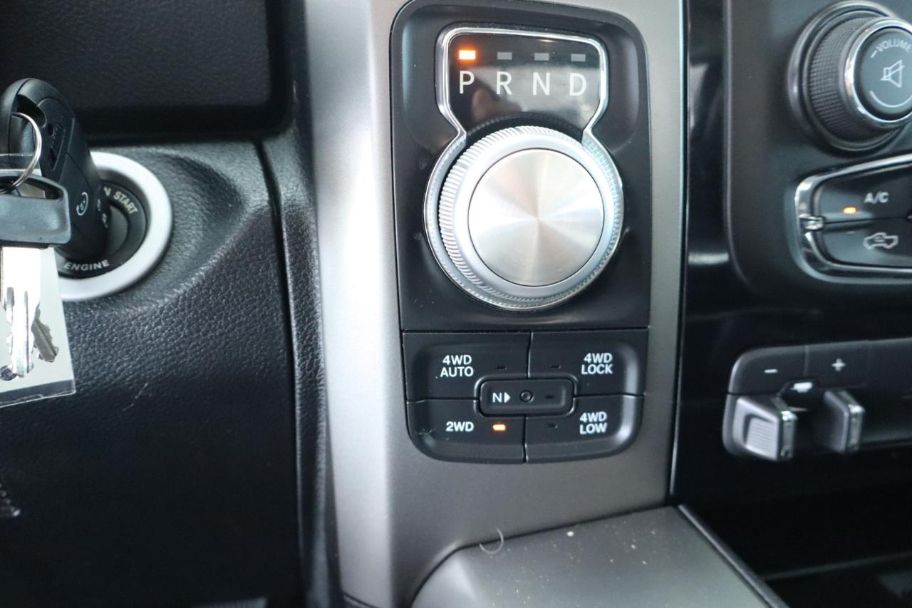 RAM 1500 4WD Quad Cab 140.5" Sport 2016