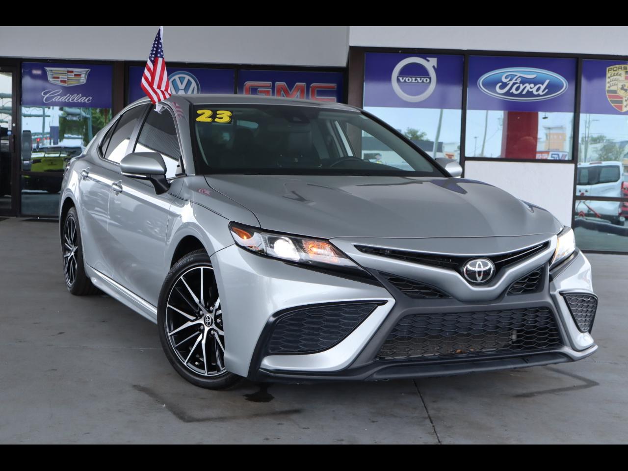 Toyota Camry Hybrid SE Nightshade CVT (Natl) 2023