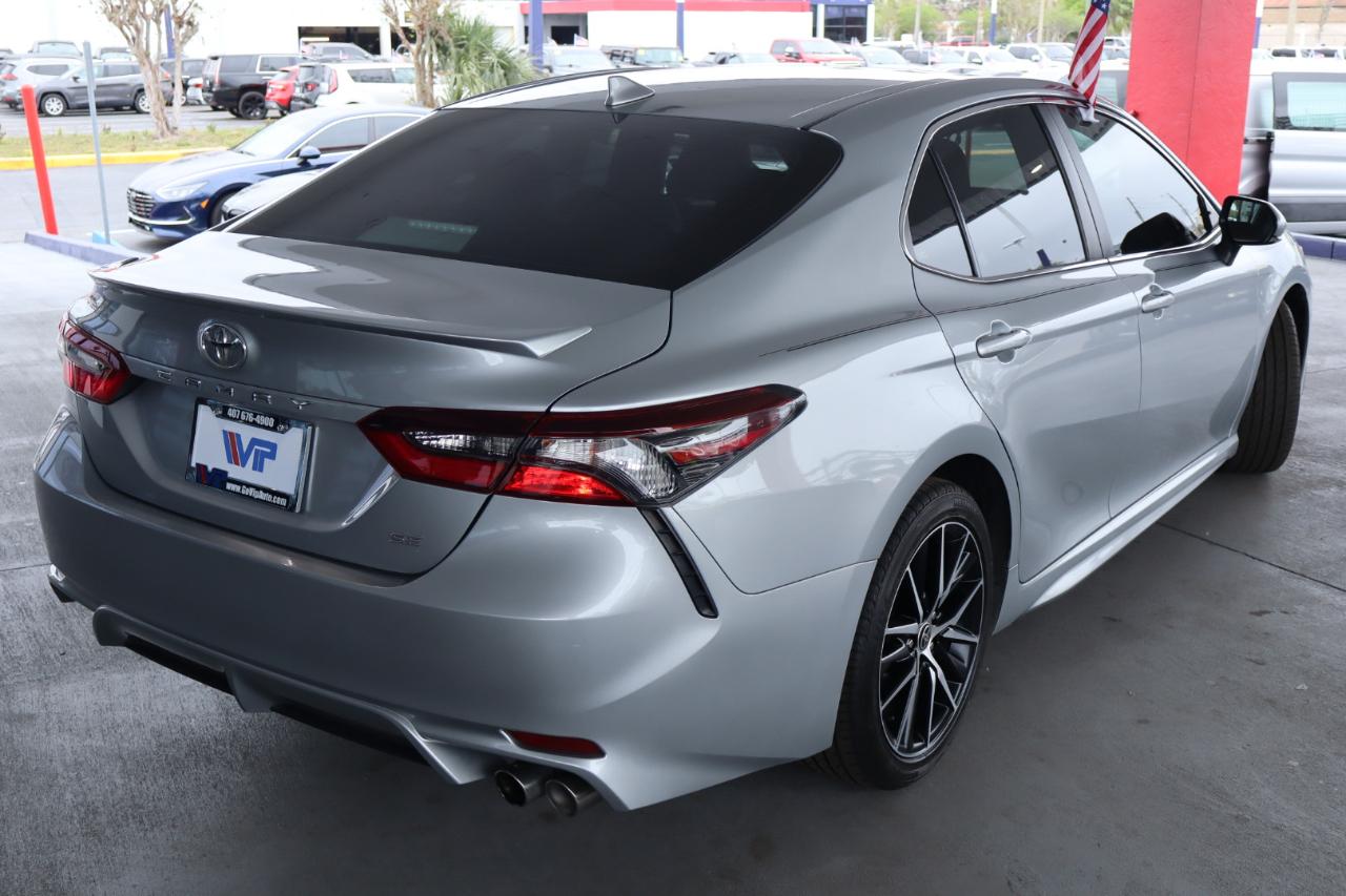 Toyota Camry Hybrid SE Nightshade CVT (Natl) 2023