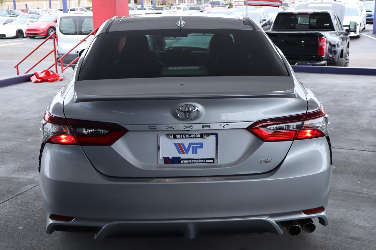 Toyota Camry Hybrid SE Nightshade CVT (Natl) 2023