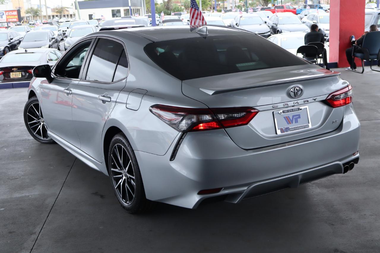 Toyota Camry Hybrid SE Nightshade CVT (Natl) 2023