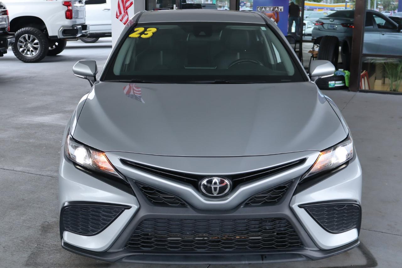 Toyota Camry Hybrid SE Nightshade CVT (Natl) 2023