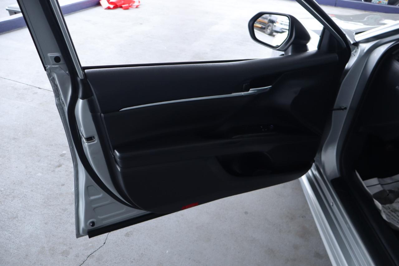 Toyota Camry Hybrid SE Nightshade CVT (Natl) 2023