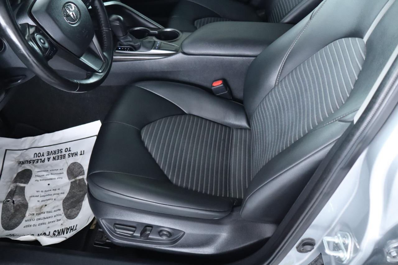 Toyota Camry Hybrid SE Nightshade CVT (Natl) 2023