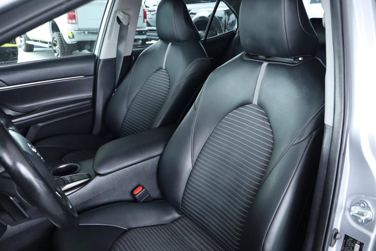 Toyota Camry Hybrid SE Nightshade CVT (Natl) 2023