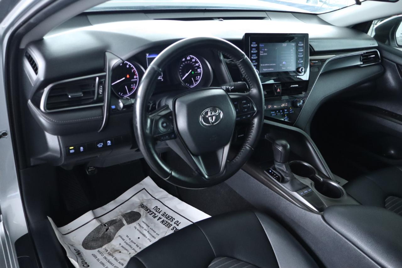 Toyota Camry Hybrid SE Nightshade CVT (Natl) 2023