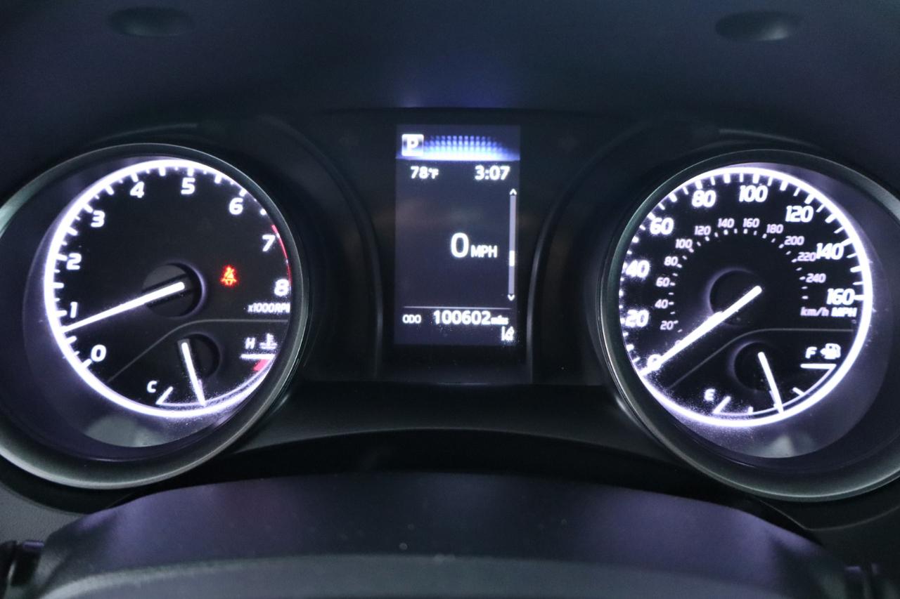 Toyota Camry Hybrid SE Nightshade CVT (Natl) 2023