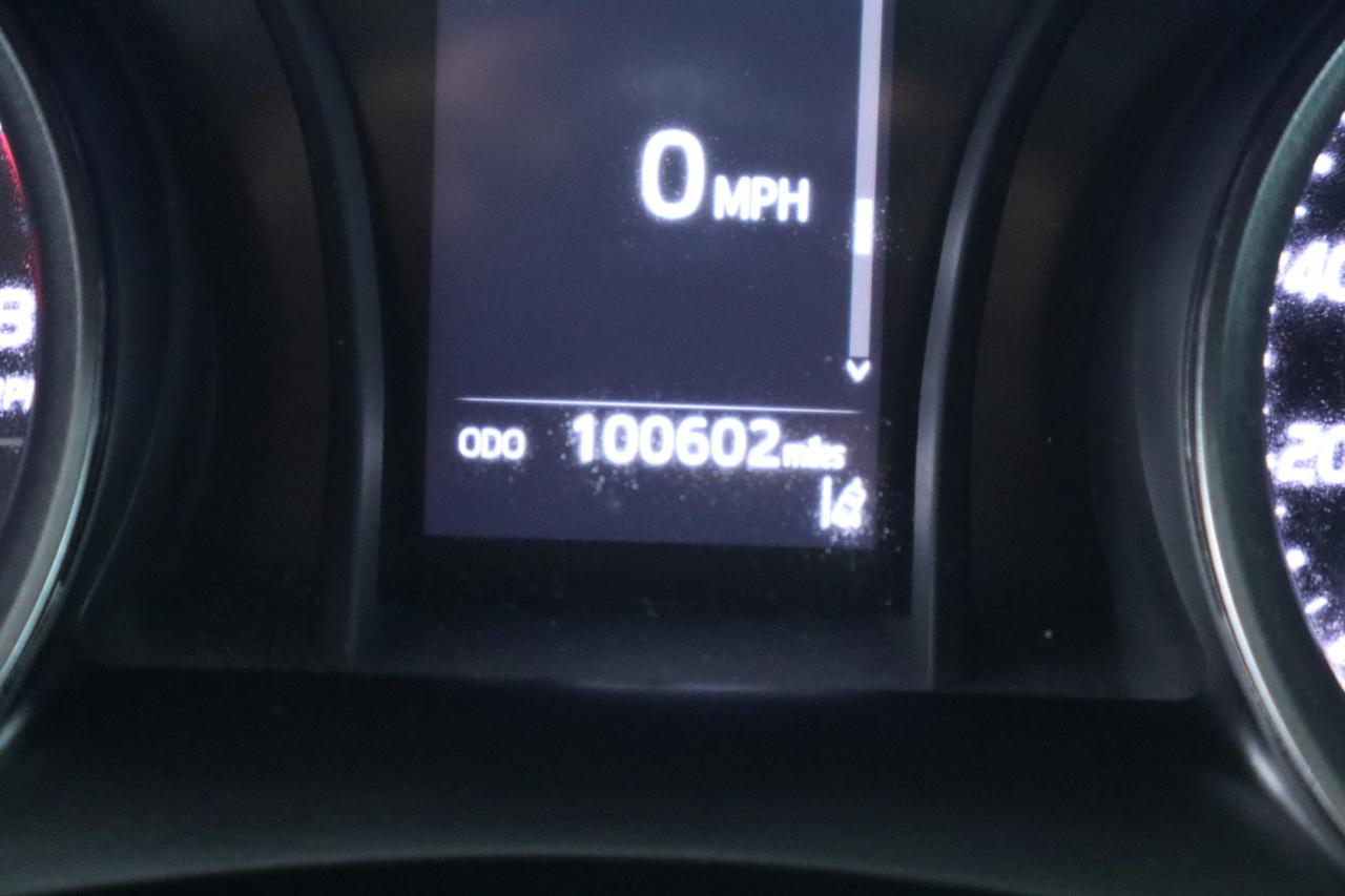 Toyota Camry Hybrid SE Nightshade CVT (Natl) 2023