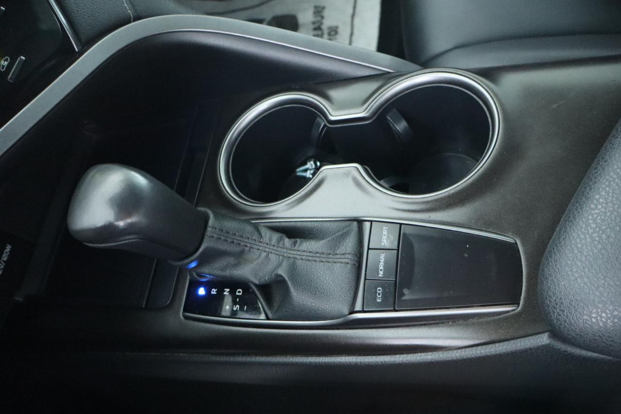 Toyota Camry Hybrid SE Nightshade CVT (Natl) 2023