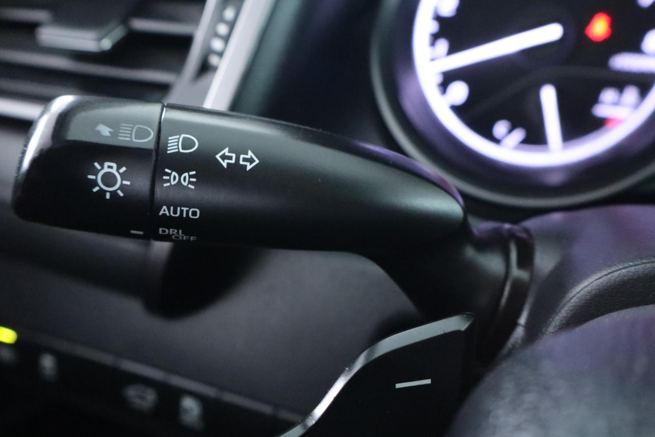 Toyota Camry Hybrid SE Nightshade CVT (Natl) 2023