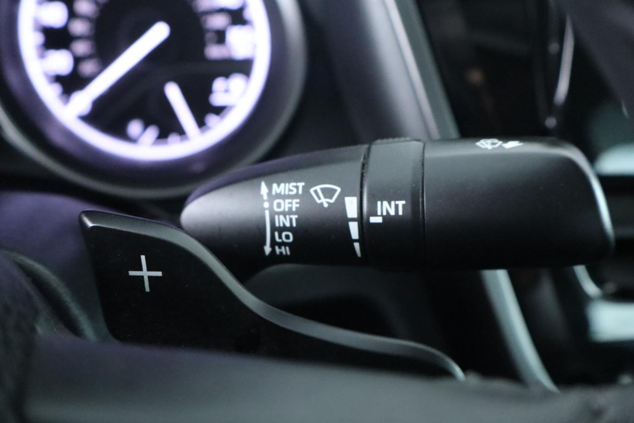 Toyota Camry Hybrid SE Nightshade CVT (Natl) 2023