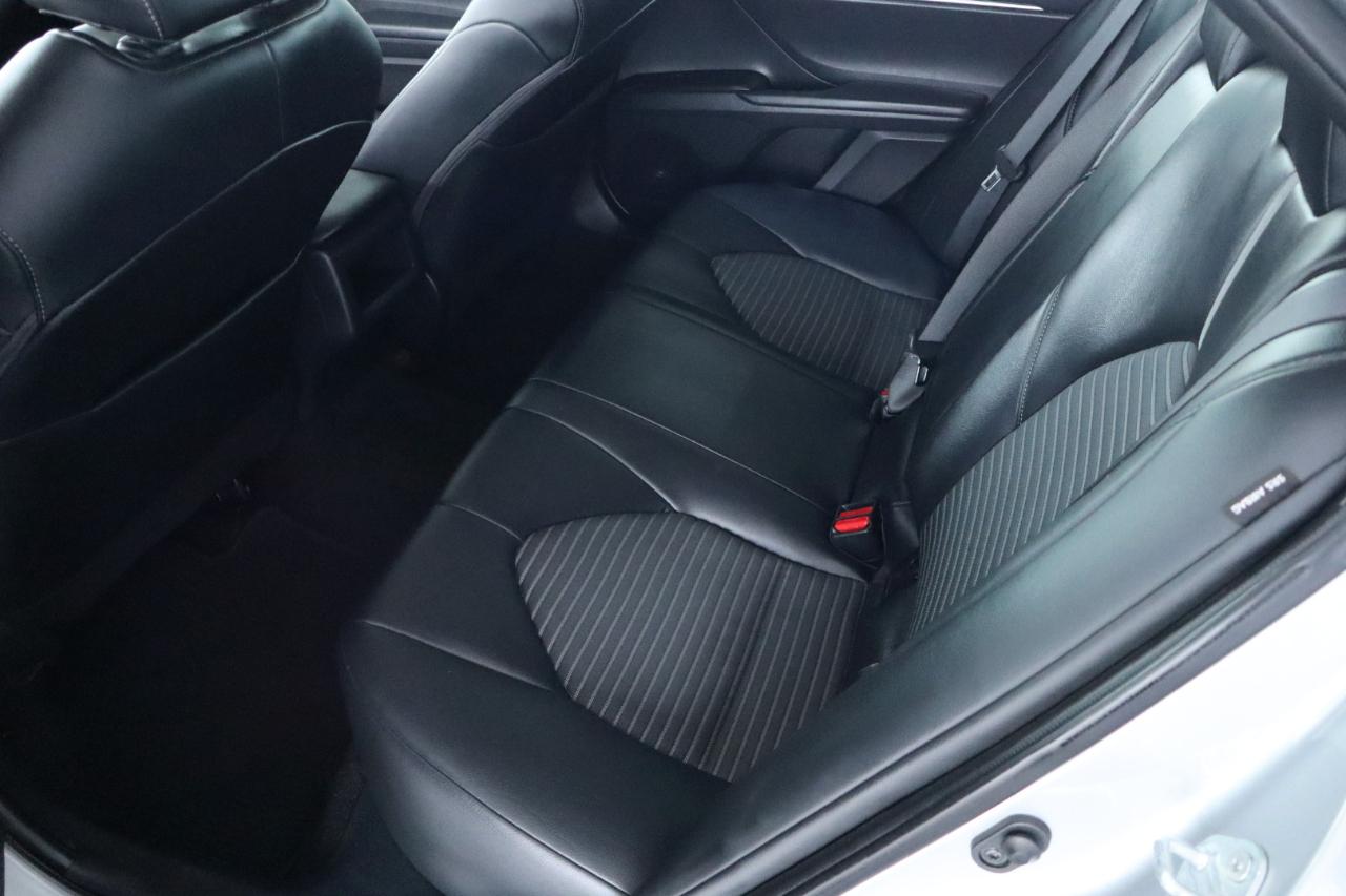 Toyota Camry Hybrid SE Nightshade CVT (Natl) 2023