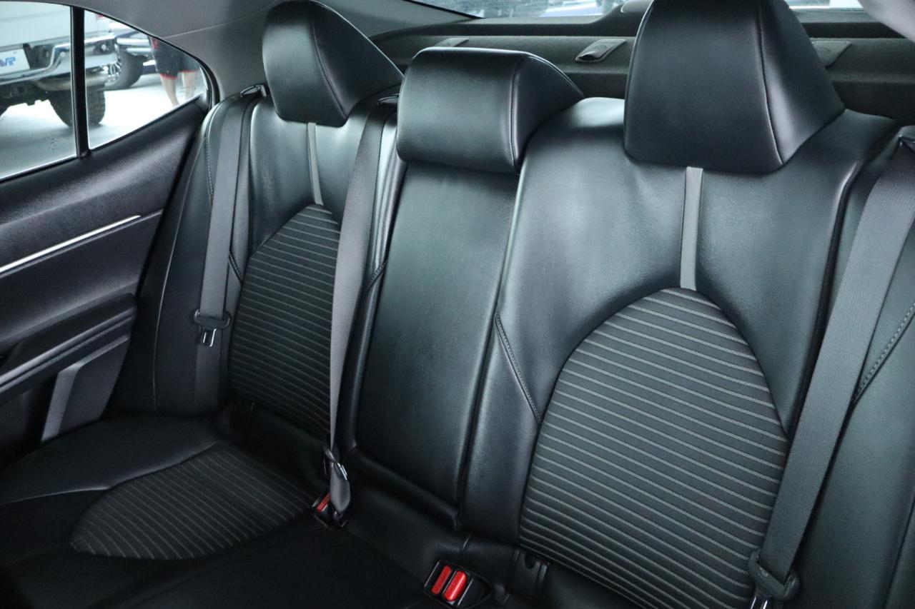 Toyota Camry Hybrid SE Nightshade CVT (Natl) 2023